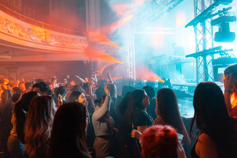 A gala dinner in a historic Montréal theatre lit in warm amber